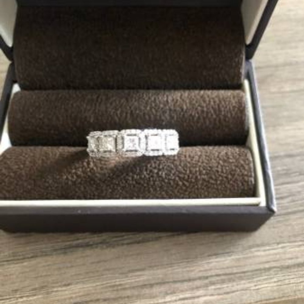 BRAND NEW Women's Wedding Band - Picture 2 of 5